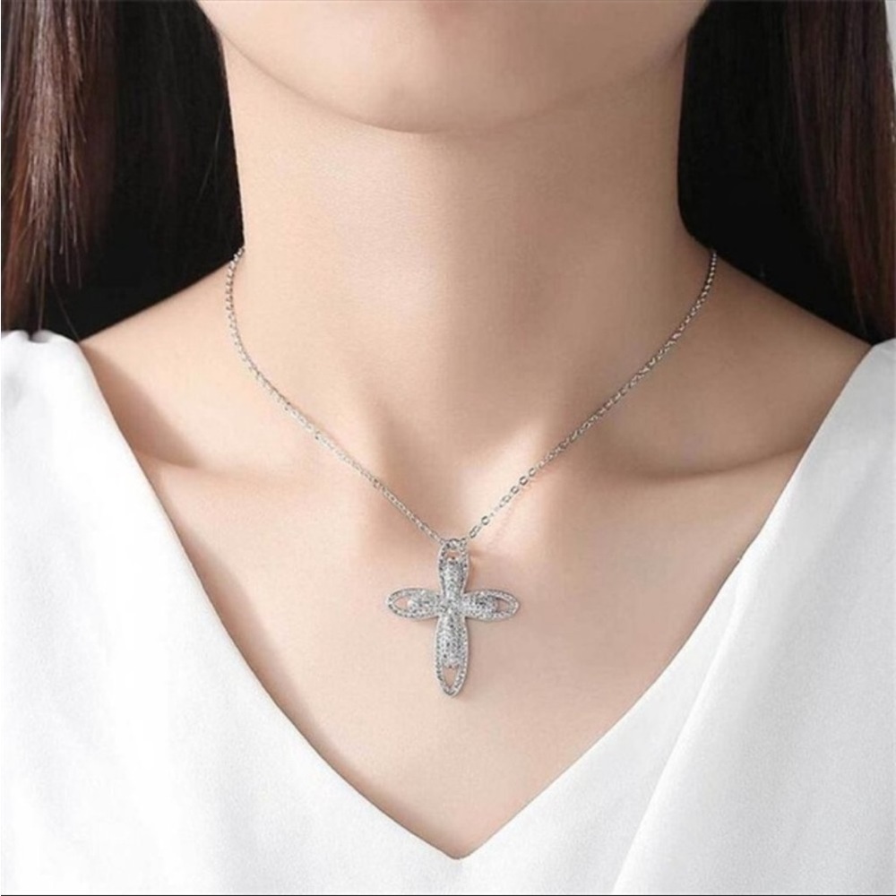 New 925 Silver Plated CZ Cross Necklace - Picture 5 of 7